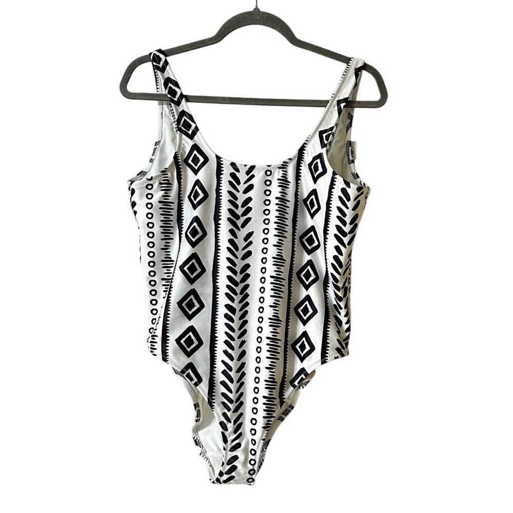 NWT Chubbies Aztec Tribal Print Scoop Back One Piece Swimsuit Black & White XL